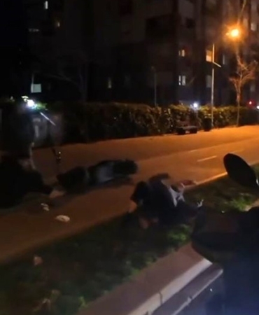 Kaldırımda bir vatandaşa elektrikli scooter çarptı