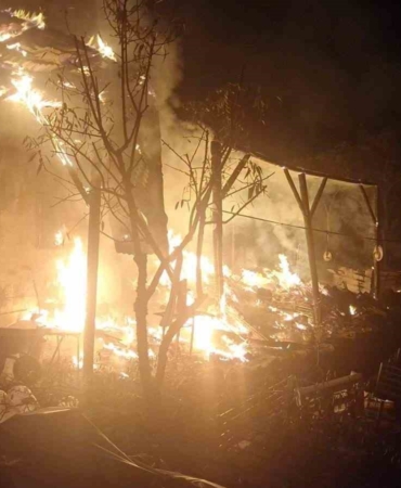 Arı kovanlarının bulunduğu sundurma yapıda yangın