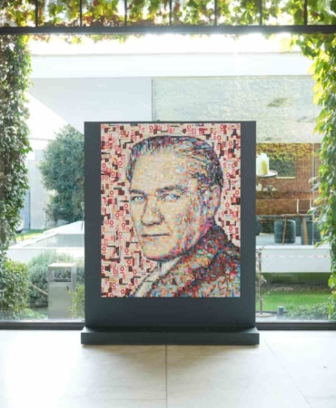 Sanatçı Deniz Sağdıç’tan Espressolab malzemeleriyle ileri dönüşüm Atatürk portresi