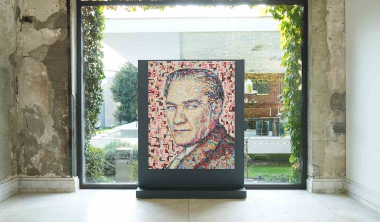 Sanatçı Deniz Sağdıç’tan Espressolab malzemeleriyle ileri dönüşüm Atatürk portresi