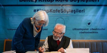 Prof. Dr. Emre Kongar, Beltaş Kitap Kafe’de okurlarıyla buluştu