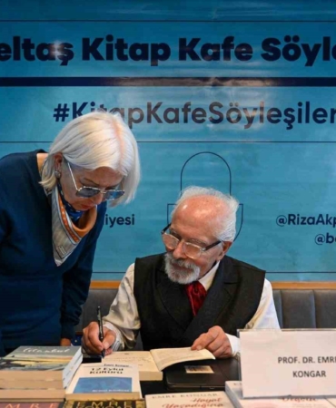 Prof. Dr. Emre Kongar, Beltaş Kitap Kafe’de okurlarıyla buluştu