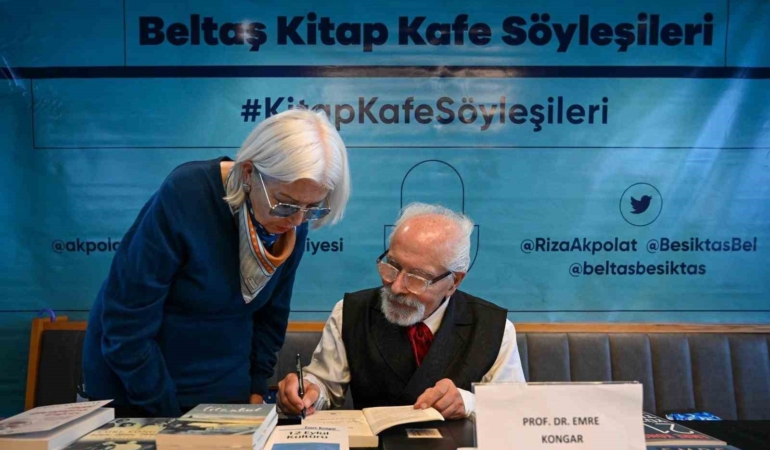 Prof. Dr. Emre Kongar, Beltaş Kitap Kafe’de okurlarıyla buluştu