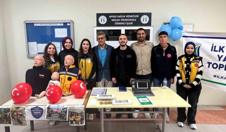 Öğrenci toplulukları stantlarda çalışmalarını tanıttı