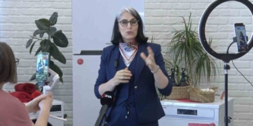 Müşterileri adına kredi çekti, şikayetler üzerine gözaltına alındı