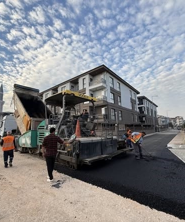 İnegöl Belediyesi’nden 3 bölgede asfalt hamlesi