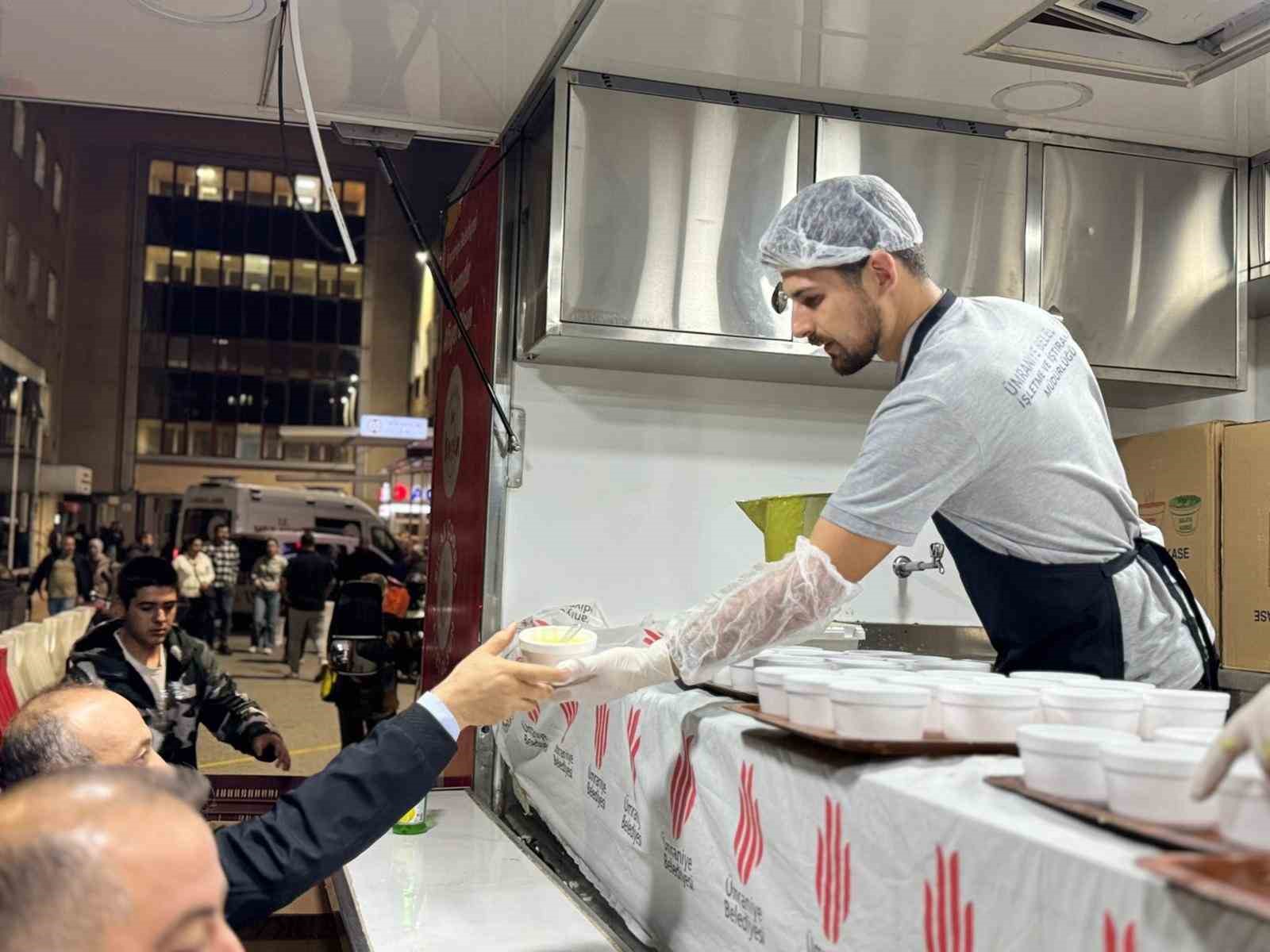 Ümraniye’de her gün binlerce kişiye sıcak çorba ikramı