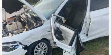 Sakarya’da iki otomobil çarpıştı: 1’i ağır 5 yaralı