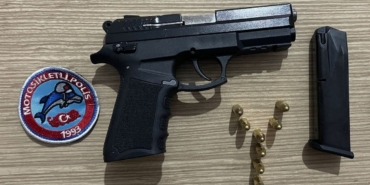 İş yerini kurşunlayacaklardı, polisin dikkati sayesinde yakalandılar