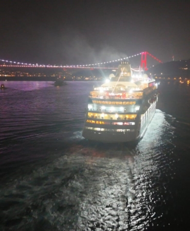 Sarayburnu’na yanaşma izni verilmeyen Rus kruvaziyer Astoria Grande Karadeniz’e doğru yola çıktı