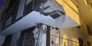 Eyüpsultan’da sokağa dalan vinç dehşet saçtı: Mahalleli sokağa döküldü