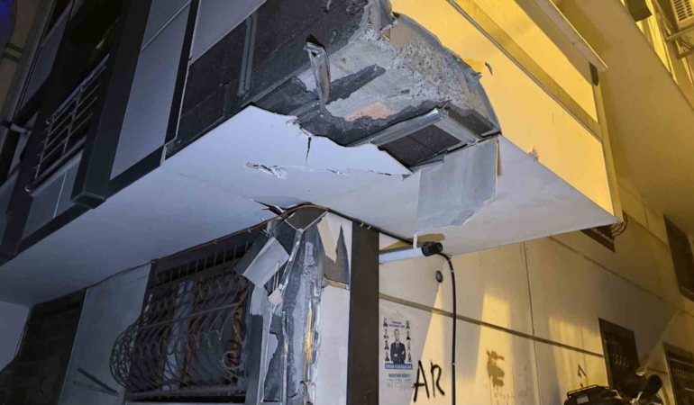 Eyüpsultan’da sokağa dalan vinç dehşet saçtı: Mahalleli sokağa döküldü