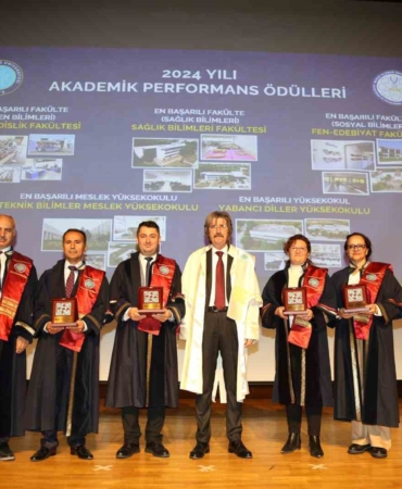 BUÜ’de 2024 Yılı Akademik Performans Ödülleri sahiplerini buldu