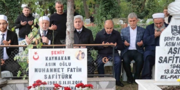 Görevi başında şehit edilen Kaymakam Safitürk, vefatının 9’uncu yılında kabri başında anıldı
