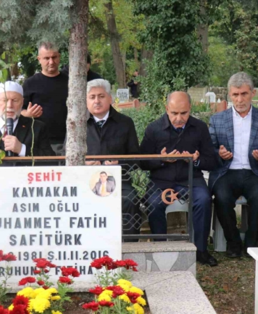 Görevi başında şehit edilen Kaymakam Safitürk, vefatının 9’uncu yılında kabri başında anıldı