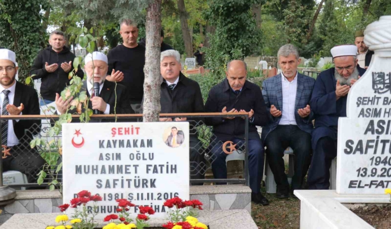 Görevi başında şehit edilen Kaymakam Safitürk, vefatının 9’uncu yılında kabri başında anıldı