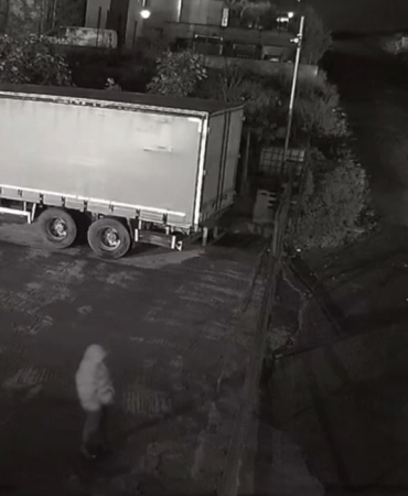 Arnavutköy’de fabrikaya kurşun yağmuru kamerada: 20 bin lira için tetikçi tuttu