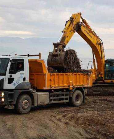 Sapanca Gölü kıyılarında ekosistemi koruyan temizlik
