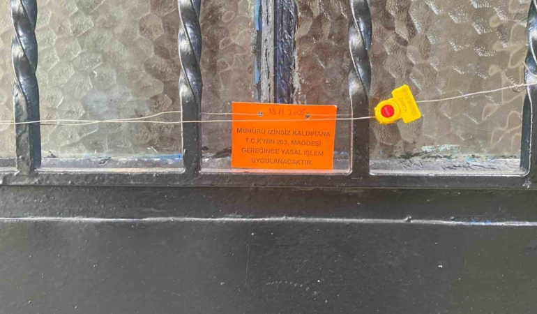 Beykoz’da duvarları ve zemini çatlayan 2 bina mühürlenerek tahliye edildi