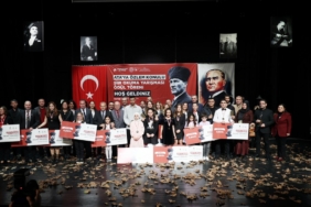 Ata’ya Özlem Şiir Okuma Yarışması’nda duygulu anlar yaşandı