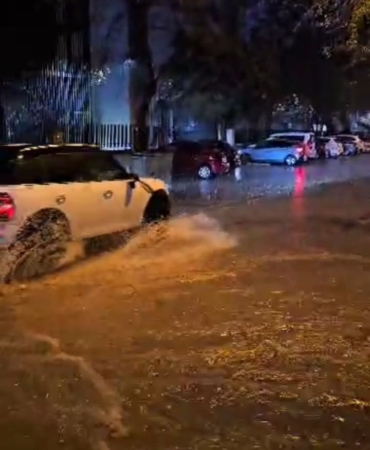 Çanakkale’de cadde ve sokaklar göle döndü