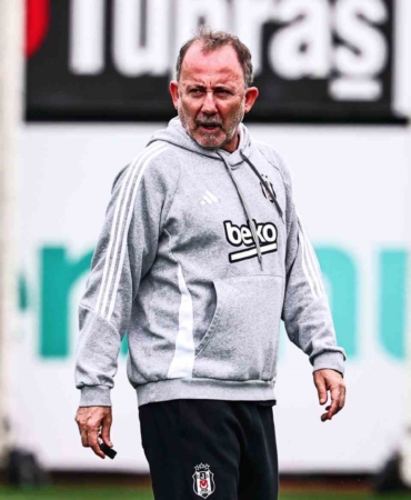 Beşiktaş 3 futbolcusundan eksik çalıştı