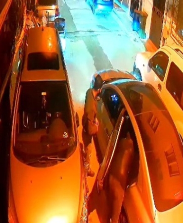 Gece yarısı bebeklerin uykusunu havai fişeklerle böldüler