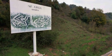 Ormana tabela asıp milyonlar topladılar