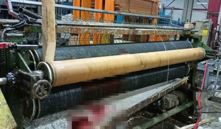 Silindir makinasına elini kaptıran işçi ağır yaralandı