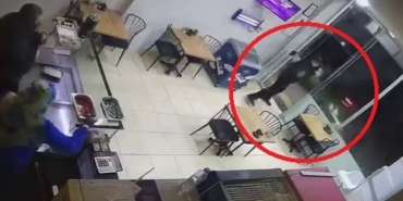 Drift atıp tozu dumana kattı, kaza yapıp böyle kaçtı