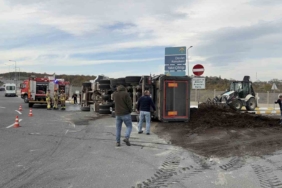 İstanbul Havalimanı’nda gübre yüklü kamyon devrildi