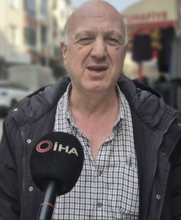 Sultangazi’de yıkım esnasında bitişikteki binanın duvarı yıkıldı