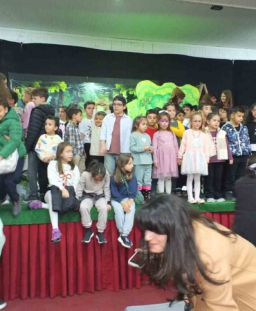 Balıkesir’de amatörlerin oyunu ayakta alkışlandı