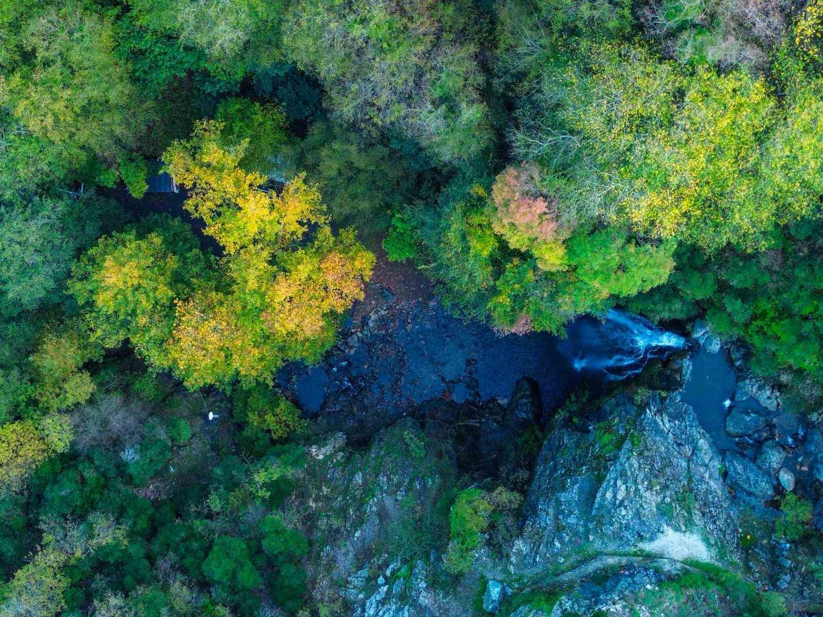 Sudüşen Şelalesi’nde sonbahar güzelliği