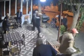 Depreme kahvehanede yakalanan vatandaşların panik hali kamerada