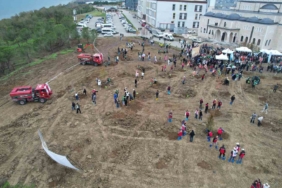 Yalova’da fidanlar toprakla buluşturuldu