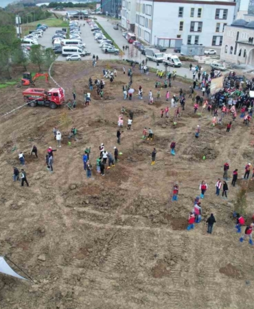 Yalova’da fidanlar toprakla buluşturuldu