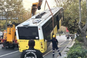 Beşiktaş’ta İETT şoförünün hayatını kaybettiği kazada otobüs olay yerinden kaldırıldı
