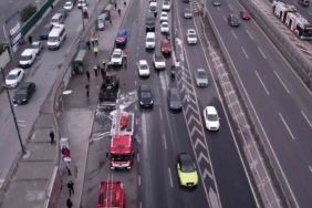 İstanbul’da alevlere teslim olan iş makinesi kül oldu: Trafikte oluşan yoğunluk dronla görüntülendi