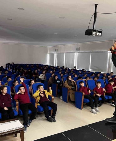 Taraklı’da ‘Çok Bilmiş İbiş’ gösterisi büyük ilgi gördü