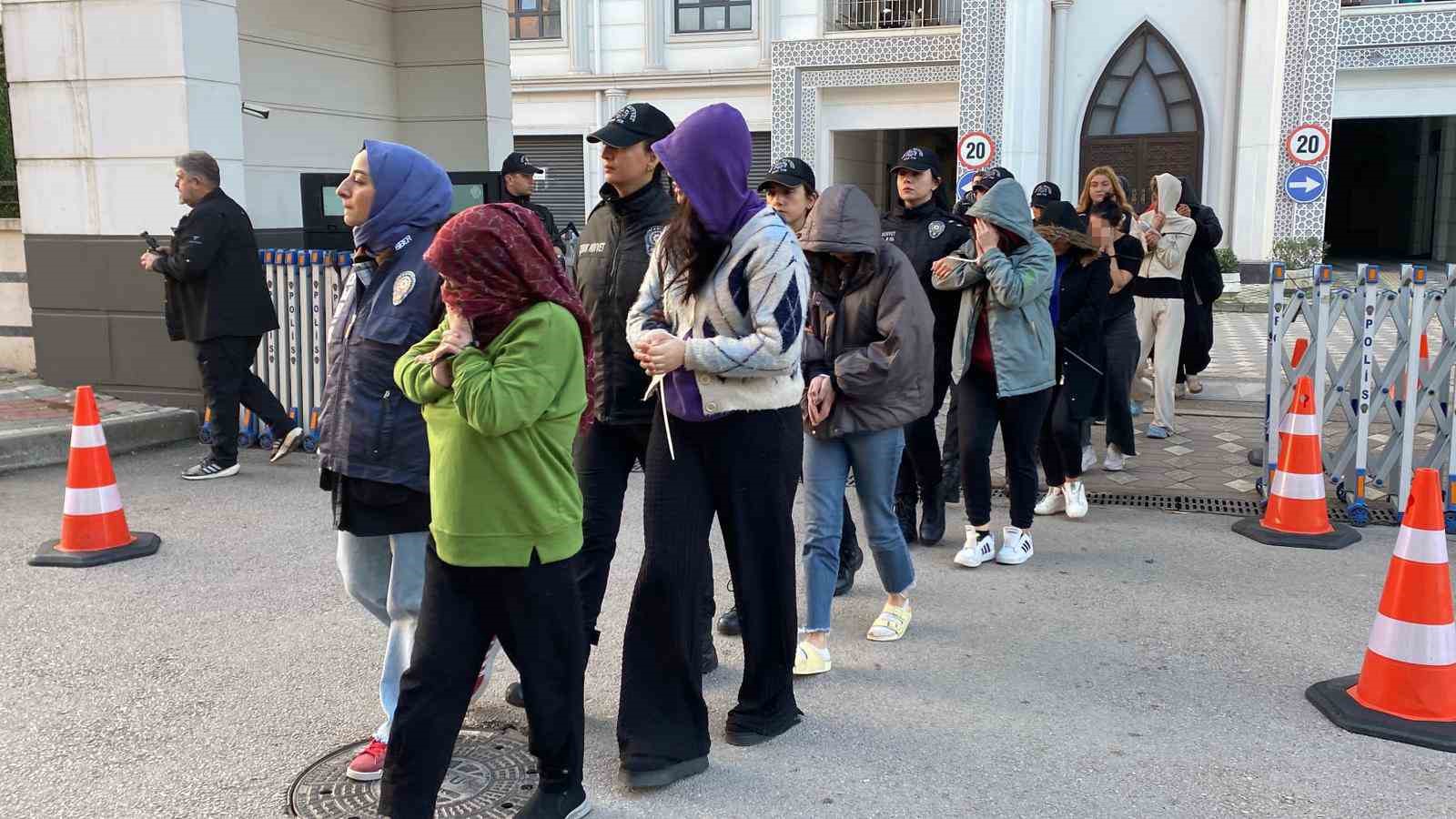 "Sahte bungalov" çetesine dev operasyon: Hesaplarında 35 milyon TL hareketlilik tespit edildi