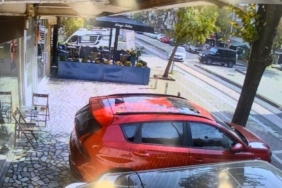 15 milyon liralık cipe çarpmamak için manevra yaptı, tatlıcı dükkanına böyle girdi