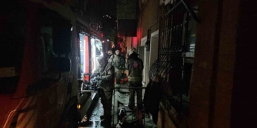 Beyoğlu’nda korkutan yangın: 4 kişi binada mahsur kaldı