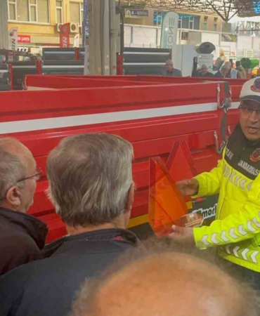 Jandarmadan tarım fuarında çiftçilere uyarı