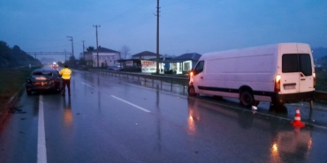 Otomobil ile minibüs çarpıştı: 4 yaralı