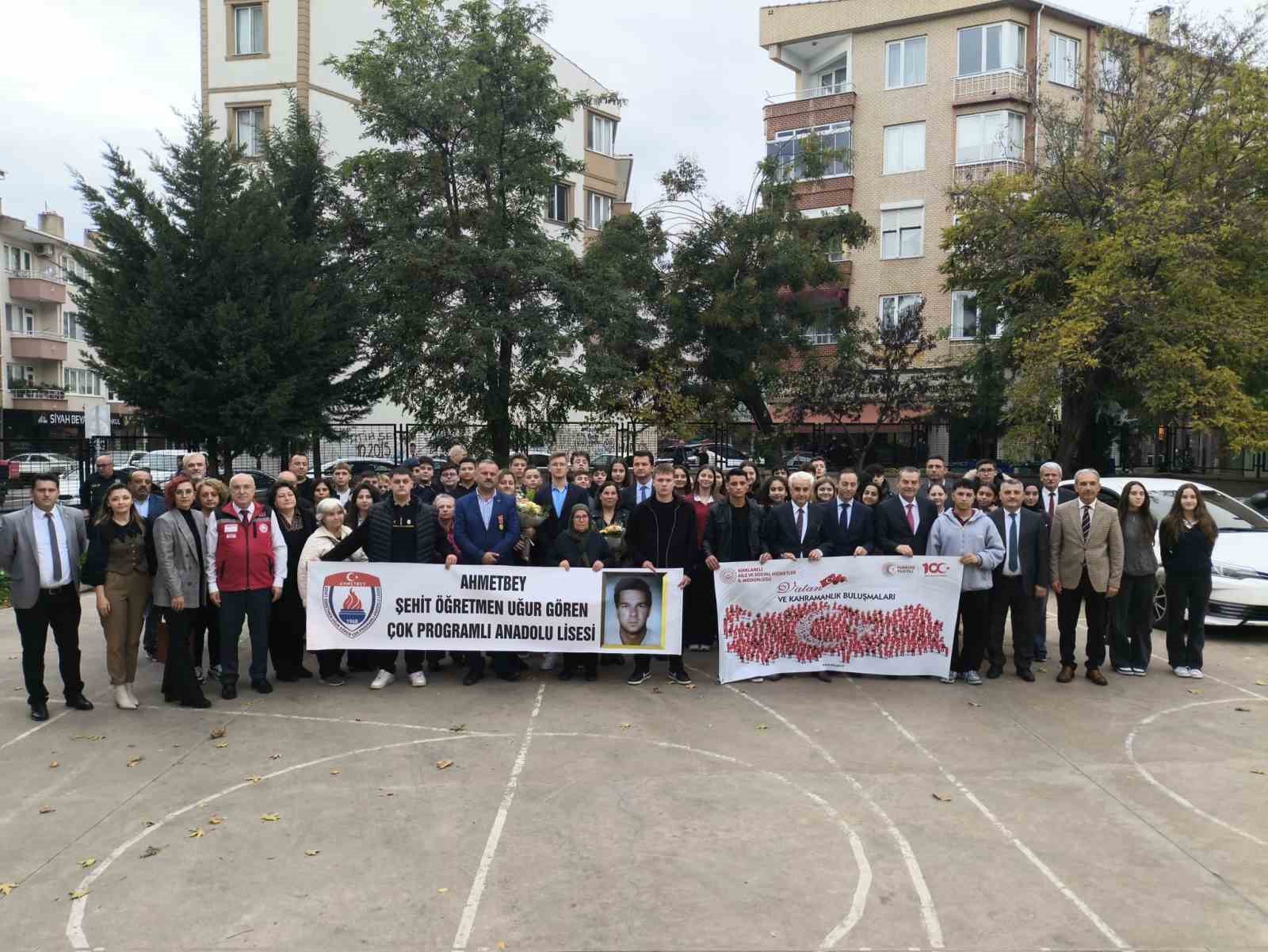 "Vatan ve Kahraman Buluşmaları"nda şehit ve gazilerin hikâyeleri genç kuşaklara aktarıldı