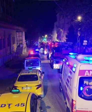 Sultanbeyli’de ahşap ev küle döndü