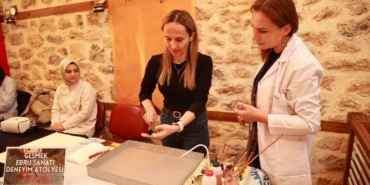 Tarihi mekanda "ebru" etkinliği