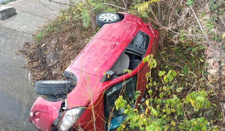Bilecik’te takla atan otomobil yan yattı: 3 yaralı