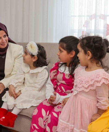 Zeynep Sözer, Çocuk Evini ziyaret etti